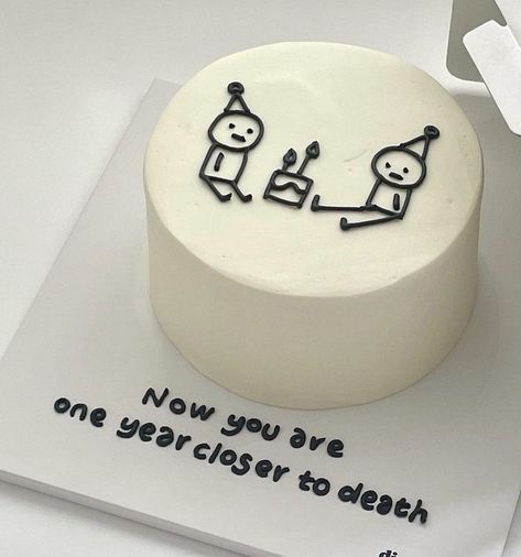 Birthday Quote Aesthetic, 90s Cake Design, Meme Birthday Cake Funny, Funny Birthday Cakes For Friends, Heartstopper Cakes, Birthday Cake Drawing Aesthetic, Birthday Cake Funny Ideas, Cute Birthday Cakes Aesthetic, Anime Bday Cake