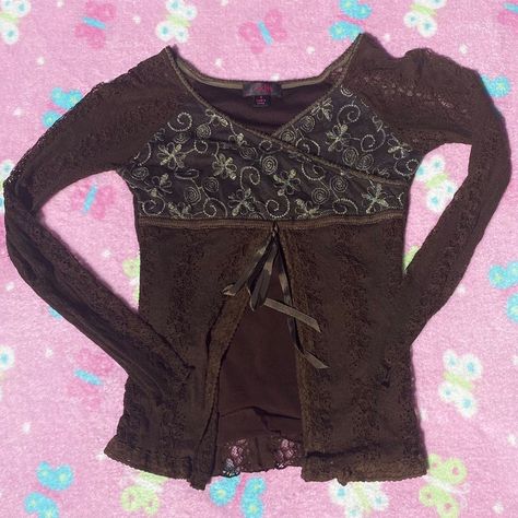 Glove Aesthetic, Brown Lace Top, Brown Long Sleeve Top, Clothes Vintage, Brown Long Sleeve, Wardrobe Tips, Outfits Chic, Actrices Hollywood, Fairy Grunge