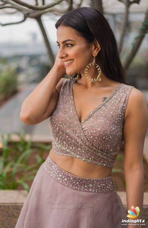 Shraddha Srinath Shraddha Srinath, Indian Outfits Lehenga, Lehenga Designs Simple, Lehenga Blouse Designs, Blouse Designs Indian, Unique Blouse Designs, Saree Blouse Designs Latest, Designer Saree Blouse Patterns, Lehenga Blouse