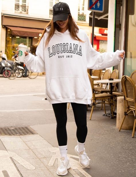 Oversized Hoodie Outfit Aesthetic, Oversized Hoodie Outfit, Michigan Hoodie, Michigan Sweatshirt, Vacation Clothes, Sweatshirt Details, Weekend Outfits, Virginia State, Preppy Clothes