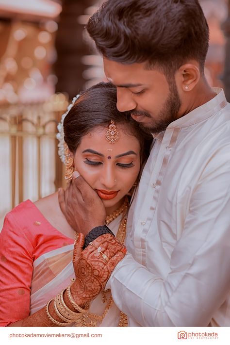 Sari Couple Poses, Traditional Saree Couple Poses, Marrige Pose, Wedding Photography Ideas Poses, Traditional Poses, Marriage Poses, Poses Romantic, Pose Prewedding, Wedding Couple Pictures