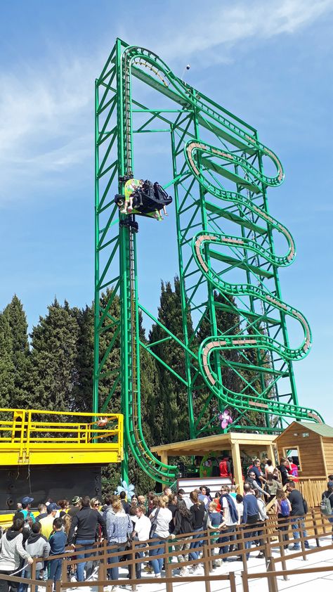 Nid des Marsupilamis is a steel 4th Dimension family roller coaster located at Parc Spirou Provence in Monteux, Provence-Alpes-Côte d'Azur, France. Parc Attraction, Forest Roller Coaster, Roller Coaster Drawing, 4th Dimension, Centre Parcs Elveden Forest, Centre Parcs Sherwood Forest, Biggest Roller Coaster In The World, Planet Coaster, Luna Park