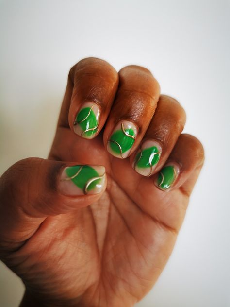 Men Short Nail Designs, Bottega Green Nails, Bottega Nails, Green Nails Men, Short Green Nails Ideas, Nail Ideas For Men, Green Nails With Gold, Mens Hands, Bottega Green