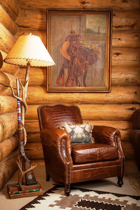 Western Living Room Ranch Style, Western Furniture Ranch Style, Country Couches, Western Cabin, Davenport House, Lodges Design, Western Style Interior, Rustic Man Cave, Rustic Family Room