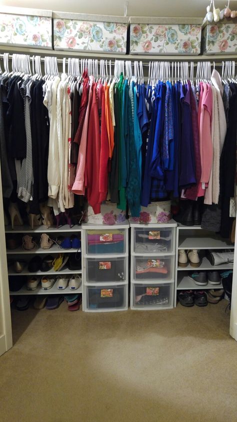 Organized my bedroom closet. All the colors of the rainbow. Rainbow Clothes Organization, Color Coordinating Closet, Closet Rainbow Organization, Rainbow Order Closet, Color Order Closet, Color Cordinate Outfit Closet, Color Coding Closet, Color Code Closet, Closet Color Organization Chart