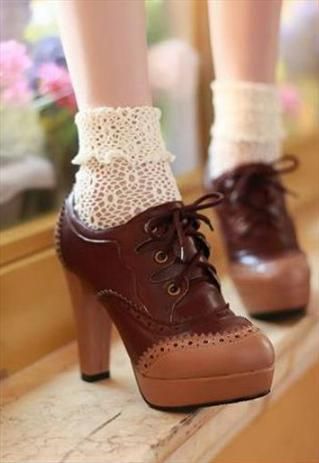 love old fashion inspired with a thick heel so it's easier to walk in Shoes And Socks, Stil Inspiration, Vintage Mode, Thick Heel, Old Fashion, Moda Vintage, Vans Sneakers, Thick Heels, Crazy Shoes