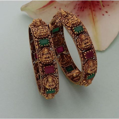 Golden Bangles Design, Lakshmi Bangles Gold, Nakshi Bangles Gold, Antique Bangles Indian Gold, Gold Antique Bangles, Antique Gold Bangles Design, Lakshmi Bangles, Bride Things, Kerala Jewellery