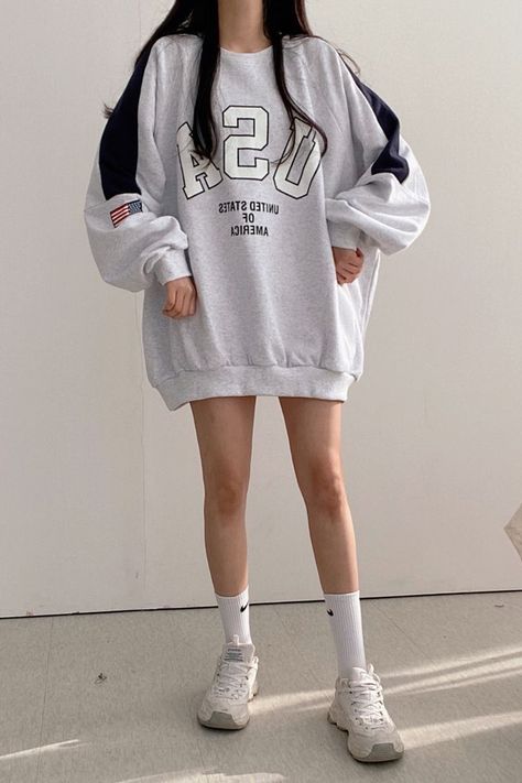 Korean Oversized Shirt, Korean Aesthetic Outfits, Oversized Hoodie Outfit, Korean Fashion Aesthetic, Oversized Shirt Outfit, Aesthetic Korean, Girl Korean, Baggy Clothes