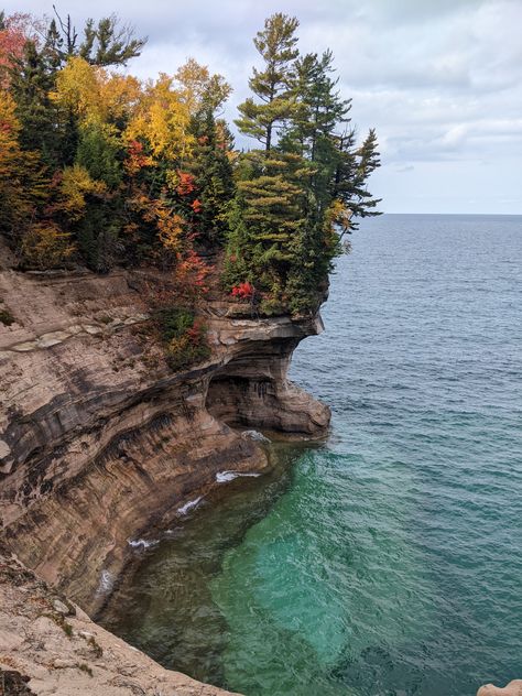 Fall In Michigan Upper Peninsula, Upper Peninsula Michigan Aesthetic, Michigans Upper Peninsula, Lake Michigan Aesthetic, Tom Lake, 2024vision Board, Michigan Aesthetic, Michigan Living, Pictured Rocks Michigan