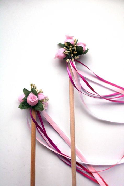 Beltane Craft:  Mini Maypoles in 3 Steps How To Make A Maypole, May Pole Diy, Beltane Decorations, Beltane Party, Beltane Maypole, Beltane Crafts, Nature Wands, Wiccan Crafts, Pagan Wedding