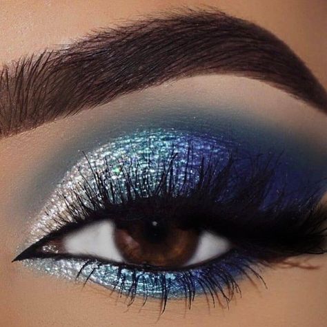 Kosmetyki Mary Kay, Blue Eyeshadow Makeup, Quinceanera Makeup, Silver Eye Makeup, Blue Eyeshadow Looks, Eye Makeup Images, Blue Makeup Looks, Silver Makeup, Prom Eye Makeup