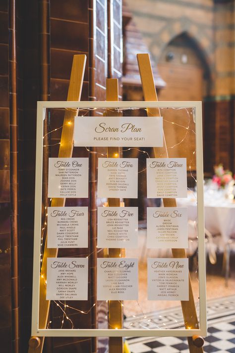 Diy Sitting Chart Wedding, Wedding Seating Chart Frame Ideas, Wedding Table Sitting Plan, Table Plan Wedding Diy, Easel Seating Chart, Diy Seating Plan, Diy Table Plan, Diy Wedding Table Plan, Table Sitting Plan