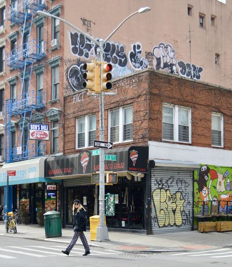 Guide to NYC's Upgraded Alphabet City ~ Lylita's Way New York City Bars, Vintage Palm Springs, Roblox Studio, Alphabet City, New York Architecture, New York Graffiti, Downtown Manhattan, Cute Cafe, Restaurant Guide