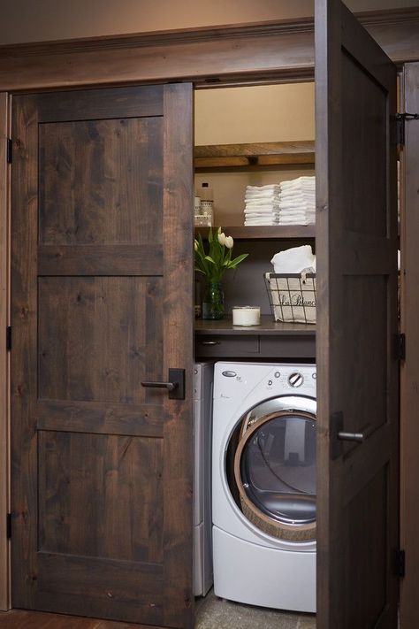 15 Laundry Spaces That Cleverly Conceal Their Unsightly Appliances Hidden Appliances, Laundry Designs, Laundry Room Decorating, Diy Wood Headboard, Farmhouse Laundry, Farmhouse Laundry Room, Interior Vintage, Laundry Closet, Small Laundry Room