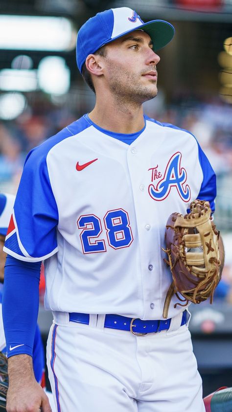 Matt Olson in his Atlanta Braves City Connect jersey before taking the field. Braves Wallpaper, Atlanta Braves Wallpaper, Austin Riley, Brave Wallpaper, Matt Olson, Hot Baseball Players, Fb Games, Georgia Peaches, Baseball Men