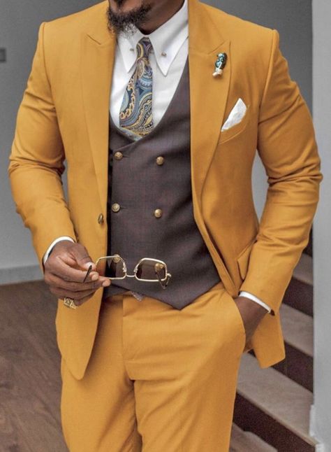 If you are looking for a mustard suit men wedding outfit, this is the mens suit outfit for you. Suit colors vary and we see it on display with this yellow suit with contrast vest. Here we see a mens waistcoat double breasted wedding outfit paired with a white dress shirt, collar pins for men, brown paisley tie, and a lapel pin. If you are looking for this stunning peak lapel suit custom made for you, visit our website and book an appointment with us at Giorgenti. . . Custom Suit New York Toaster Tray, Mustard Suit, Asylum Book, Dinner Hosting, 3 Piece Suit Men, Beach Wedding Suits, Suit Colors, Manly Things, Gala Themes