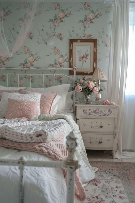 Bedroom Decor Videos, Shabby Chic Interior Design, Shabby Chic Decor Bedroom, Inspiring Videos, Coquette Room, Chic Bedroom Decor, Apartment Chic, Decor Videos, Chic Interior Design