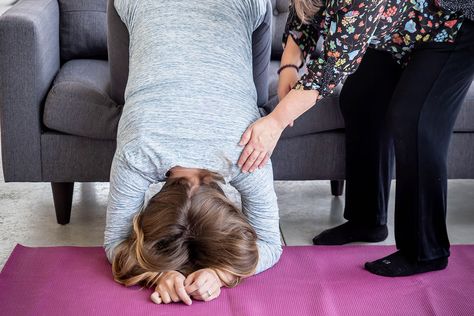 Forward-leaning Inversion - Technique for Easier Birth - Spinning Babies Transverse Baby, Turn A Breech Baby, Breech Babies, Round Ligament Pain, Spinning Babies, Eyeshadow For Hooded Eyes, Contractions Labor, Amniotic Fluid, Gestational Age