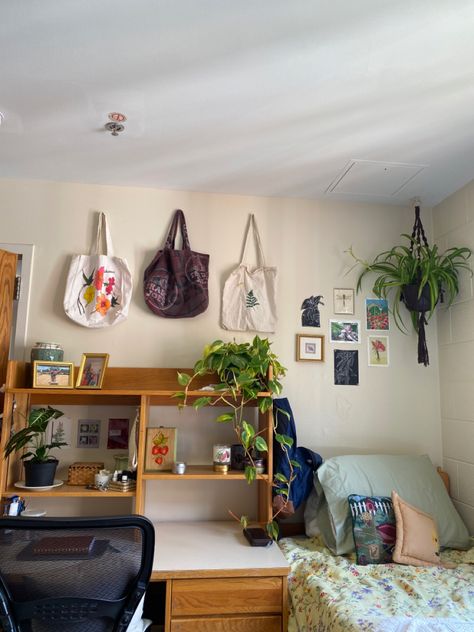 Crunchy Room Aesthetic, Plant College Dorm, Dorm Green Aesthetic, College Dorm Room Plants, Urban Outfitters College Dorm, Dorm Plants Decor, Salted Granola Dorm Room, Small Dorm Aesthetic, Crunchy Dorm Room