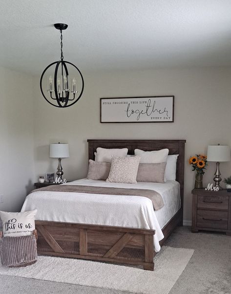 Farmhouse Bedroom Guest, Farmhouse Master Bed Black Wall, Newly Weds Bedroom Ideas, Newlyweds Bedroom Ideas, Country Farmhouse Master Bed, Home Decor Ideas Bedroom Farmhouse, Bedroom Ideas Country Farmhouse, Bedroom Ideas Farmhouse Modern, Simple Modern Farmhouse Bedroom