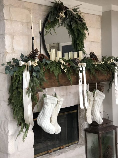 Christmas Fireplaces, Wonderland Decor, Eco Christmas, Vintage Decorations, Mantel Design, Christmas Farmhouse, Christmas Decor Inspiration, Christmas Mantel Decorations, Christmas Mantle