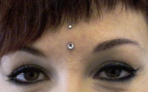 Piercing With Industrial, Third Eye Piercing, Body Modification Piercings, Surface Piercing, Eye Piercing, Cool Piercings, Industrial Piercing, Dope Jewelry, Body Piercings