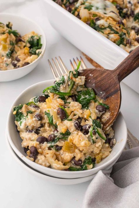 Black Bean and Brown Rice Casserole Healthier Dinners, Low Cholesterol Meals, Black Bean Casserole, Recipes With Mozzarella Cheese, Cholesterol Meals, Garlic Spinach, Brown Rice Casserole, Brown Rice Recipes, Tasty Meat