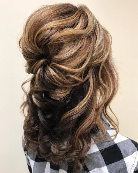 Picture of a soft simple and feminine mother of the bride hairstyle Mother Of The Bride Hairdos, Chignon Simple, Sons Wedding, Mother Of The Groom Hairstyles, Mother Of The Bride Hairstyles, Brides Dresses, Mom Hair, Bride Updo, Mother Of The Bride Hair