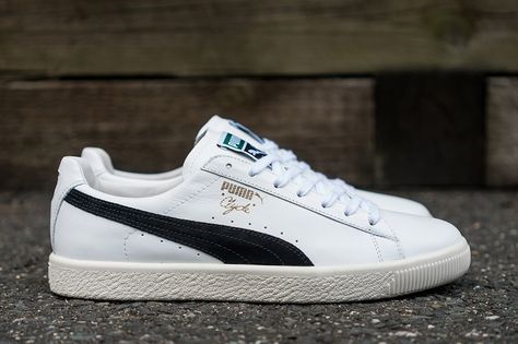 PUMA Clyde Makes Its Return With The Home and Away Pack Mens Puma Sneakers, Puma Sneakers Outfit, Puma Sportswear, Puma Basketball Shoes, Puma Clyde, Puma Outfit, Nike Shoes Air Force, Sneaker Magazine, Puma Suede