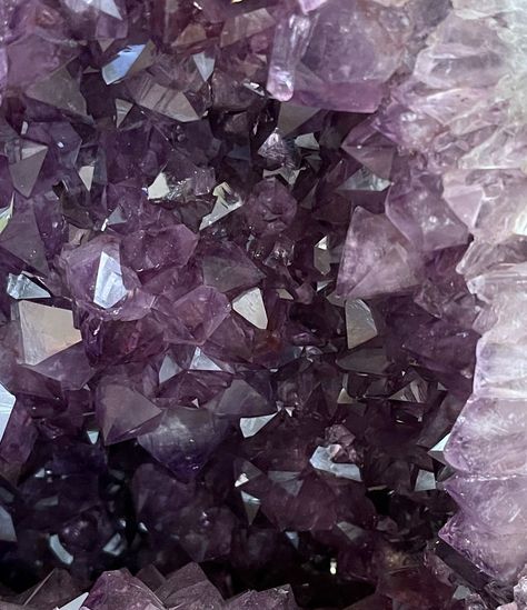 Energy doesn’t lie 🔮☁️💫 Amethyst Aesthetic, Lana Quotes, Lilac Stone, Crystal Photography, Rhombus Shape, Cool Undertones, Beautiful Rocks, Purple Crystal, Soft Summer