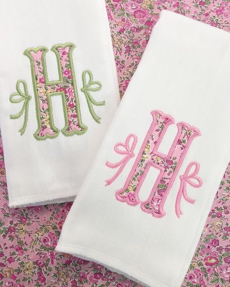 Embroidered Bows, Single Letter Monogram, Monogrammed Burp Cloths, Southern Baby, College Dorm Room Decor, College Apartment Decor, Letter Monogram, Single Letter, Burp Cloth