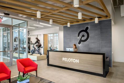 Peloton Reception Area 5 Office Front Desk Design, Gym Lobby, Desk Table Design, Reception Desk Design Ideas, Modern Reception Area, Office Front Desk, Desk Design Ideas, Spare Room Office, Front Desk Design