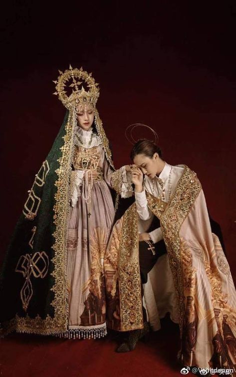 https://www.facebook.com/vintashee/photos/a.209259709981380/360612331512783/?type=3&theater Virgin Mary Costume, Catholic Fashion, Mary Costume, Chanel Ad, Virgin Mary Art, Vampire Hunter, Doki Doki, Dark Ages, Gorgeous Art