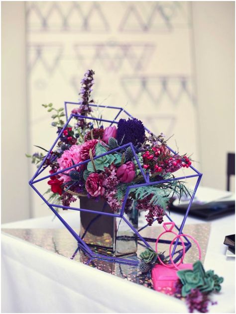 geometric shape decorations, very modern. Galaxy Wedding, Celestial Wedding, Geometric Wedding, Sweet 15, Beach Theme Wedding, Decoration Inspiration, Wedding Table Centerpieces, Deco Table, Ceremony Decorations