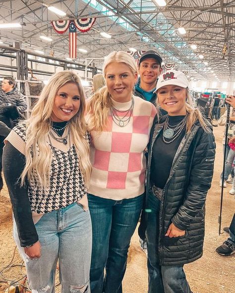 Heather Welper on Instagram: "Double post for my favorite white cow loving blondies 🤍" Show Cattle Outfits, Stock Show Outfits Cattle, Showing Livestock Outfits, Livestock Judging Outfits Blazers, Livestock Outfits, Livestock Judging Outfits, Cattle Show Outfits, Stock Show Outfits, Livestock Show Outfits