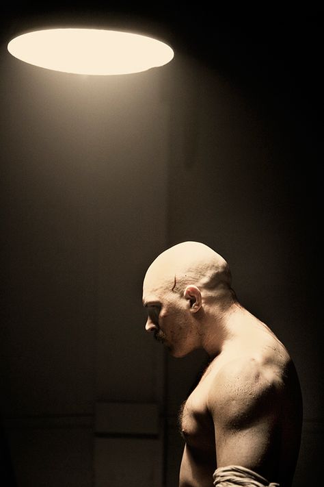 Tom Hardy Training, Bronson Tom Hardy, Tom Hardy Bronson, Bronson 2008, Guy Pics, Theatre Scene, Bald Man, Movie Wallpapers, Tom Hardy