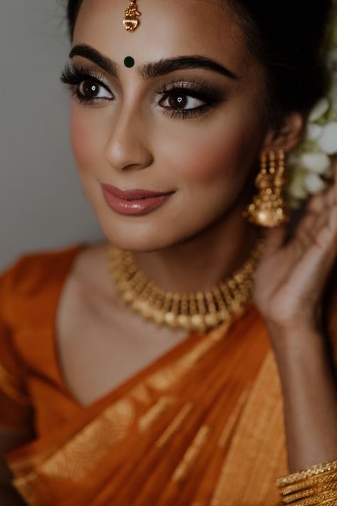 South Indian Dusky Bride, Engagement Makeup South Indian, Tamil Makeup Look, Tamil Bridal Makeup, Bridal Makeup For Indian Skin, Tamil Bride Makeup, Tamil Bridal Look, South Asian Bridal Makeup, Tamil Wedding Makeup