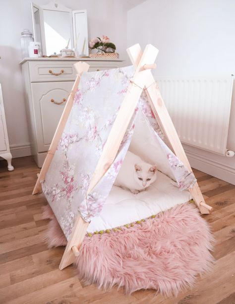 Sew Cat Collar, Diy Cat Tent How To Make, Diy Pet Teepee, Diy Covered Cat Bed, Diy Cat Teepee, Cat Tent Diy, Bed Tent Diy, Diy Pet Furniture, Diy Cat Collar