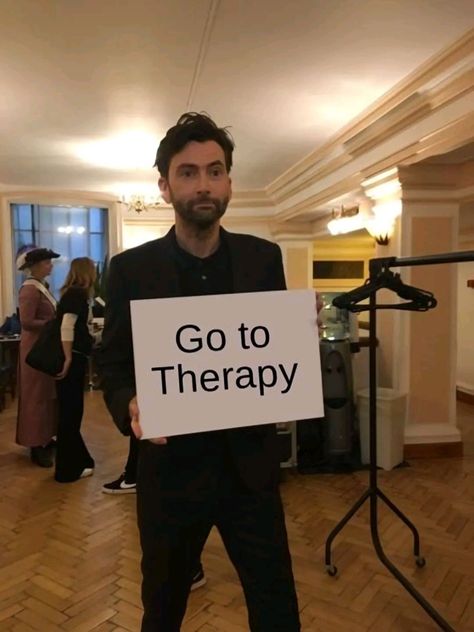 Michael Sheen Funny Pictures, Funny Good Omens Pictures, Jokes On You, Good Omens Scenes, Michael Sheen Funny, Bildad The Shuhite, Good Omens Funny, Doctor Who Meme, David Tenant