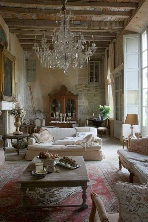 Rustic French Country Living Room, Hacks For Small Bedrooms, French Country Living Room Ideas, English Country Living Room, Country Living Room Ideas, Provence Interior, Living Room Decor Country, French Living Rooms, French Vintage Decor