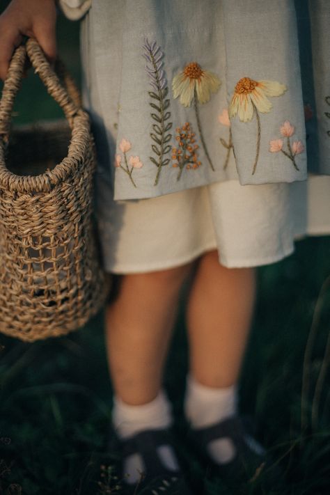 Linen Cottagecore, Bulb Photography, Boho Flower Girl Dress, Embroidery Aprons, Unique Gifts For Girls, Boho Flower Girl, Hand Flower, Dress Puff Sleeve, Hand Embroidery Dress