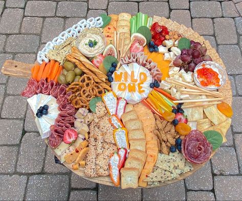 One Year Old Charcuterie Board, Animal Themed Charcuterie Board, Wild One Birthday Snacks Food Ideas, Wild One Charcuterie Board, Safari Theme Charcuterie Board, Lion King Charcuterie Board, Jungle Themed Charcuterie Board, Lion Charcuterie Board, Jungle Charcuterie Board