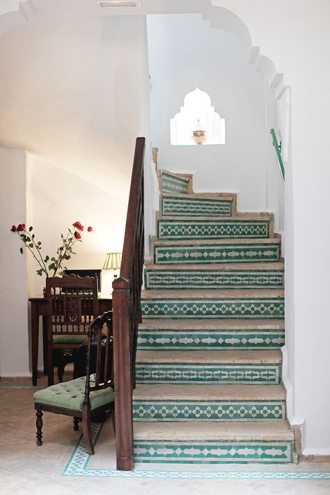 A Hidden Morocco Gem: La Maison Blanche                                                                                                                                                      More Tiled Staircase, Tiles Ideas, Tile Stairs, Moroccan Homes, Moroccan Interiors, Moroccan Decor, Style At Home, Home Fashion, 인테리어 디자인