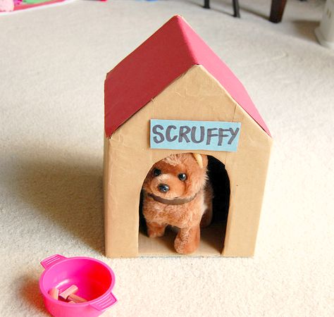 Little homemade toy doghouse with stuffed toy dog Cardboard Dog, Diy Karton, Diy Cardboard Toys, Cardboard Diy, Ikat Bag, Valentine Diy, Cardboard Box Crafts, Cardboard Toys, Dog House Diy