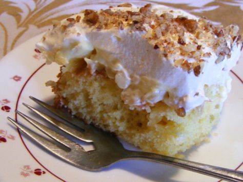 This is a super cake, its both easy and fast to make. Great for large get- togethers! Heaven Cake Recipe, Do Nothing Cake, Heaven Cake, Coconut Pudding, Poke Cakes, Vegetarian Cake, Pineapple Cake, Pudding Cake, Lemon Cream