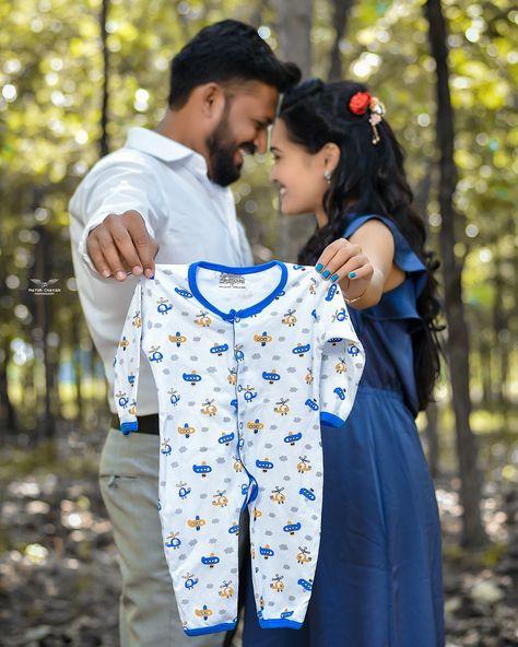 Maternity Shoot For Couples, Pragnent Photography Ideas Home, Pre Maternity Shoot, Baby Shower Outdoor Photoshoot, Maternity Photo Shoot Ideas Indian, Couple Maternity Photoshoot Ideas, Maternity Shoot Photography, Poses For Baby Shower Photoshoot, Maternity Shoot Photos