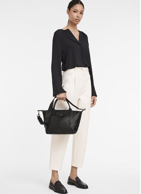 Longchamp Le Pliage Cuir Outfit, Longchamp Cuir, Longchamp Le Pliage Outfit, Everyday Accessories, Handle Bag, Longchamp Le Pliage, Wardrobe Essentials, Fashion Ideas, Top Handle