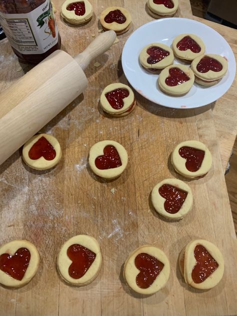 Fresh Baked Cookies, Shaped Cookies, Heart Shaped Cookies, Diy Valentine, Think Food, Heart Cookies, Chocolate Chip Muffins, Cut Out Cookies, Favorite Cookies