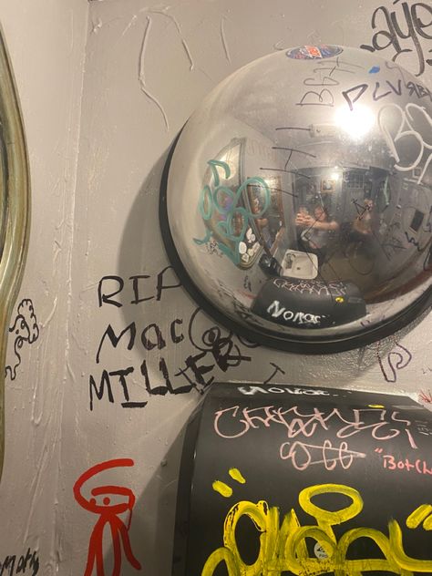 Art graffiti mac miller aesthetic paint mirror pic Mac Miller Mirror, Mac Miller Pfp, Blob Mirror Diy, Mac Miller Aesthetic, Miller Aesthetic, Paint Mirror, Blob Mirror, Blob Mirrors, Aesthetic Paint