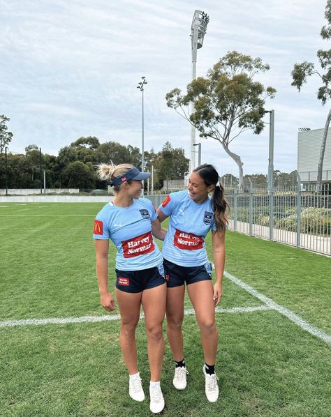 Rugby Outfit Women, Women’s Rugby, Rugby Girl Aesthetic, Rugby Aesthetic Girl, Rugby Player Aesthetic, Rugby Aesthetic, Rugby Photos, Footy Games, Touch Rugby